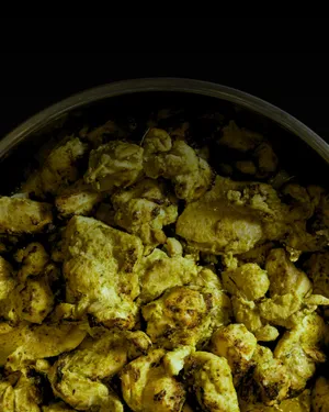 Hariyali chicken tikka piece: Herbaceous & zesty