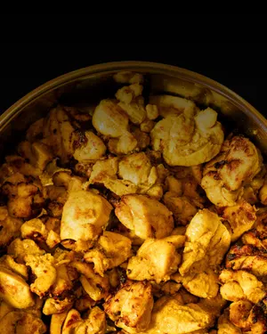 Lassuni chicken tikka piece: Garlicky goodness